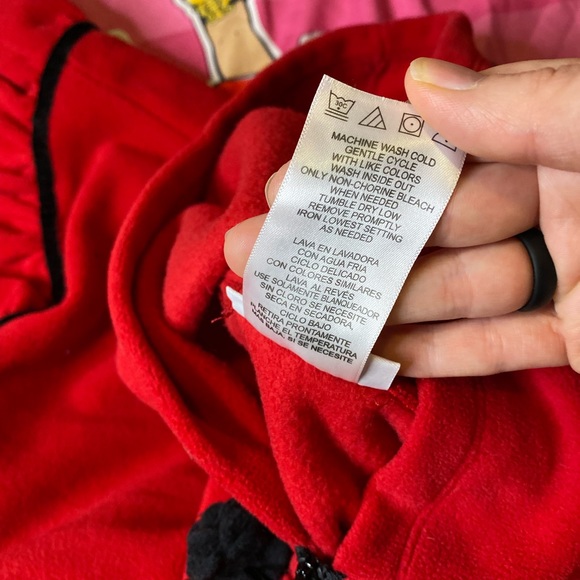 Red fleece cape - Picture 7 of 11